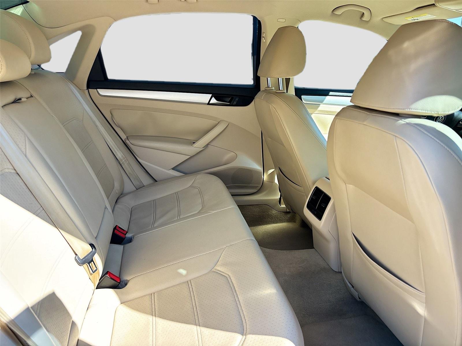 2013 Volkswagen Passat SE