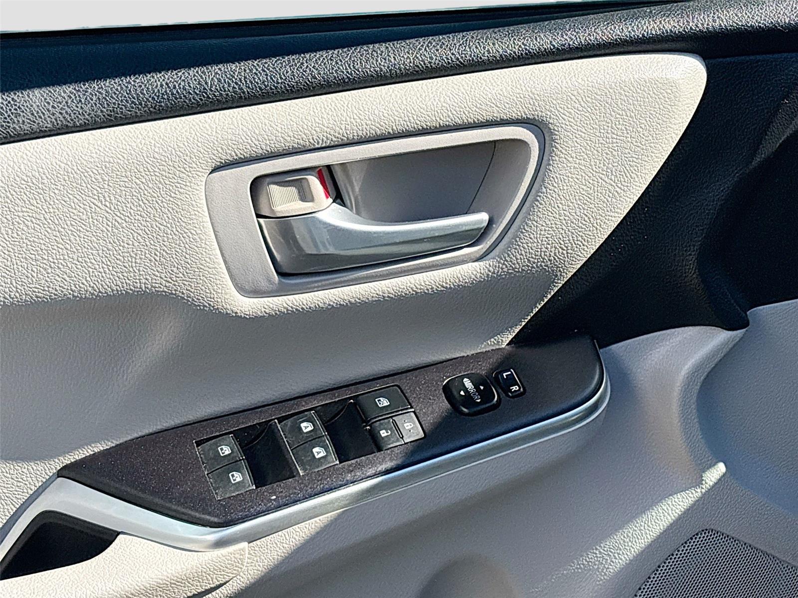 2016 Toyota Camry Hybrid SE