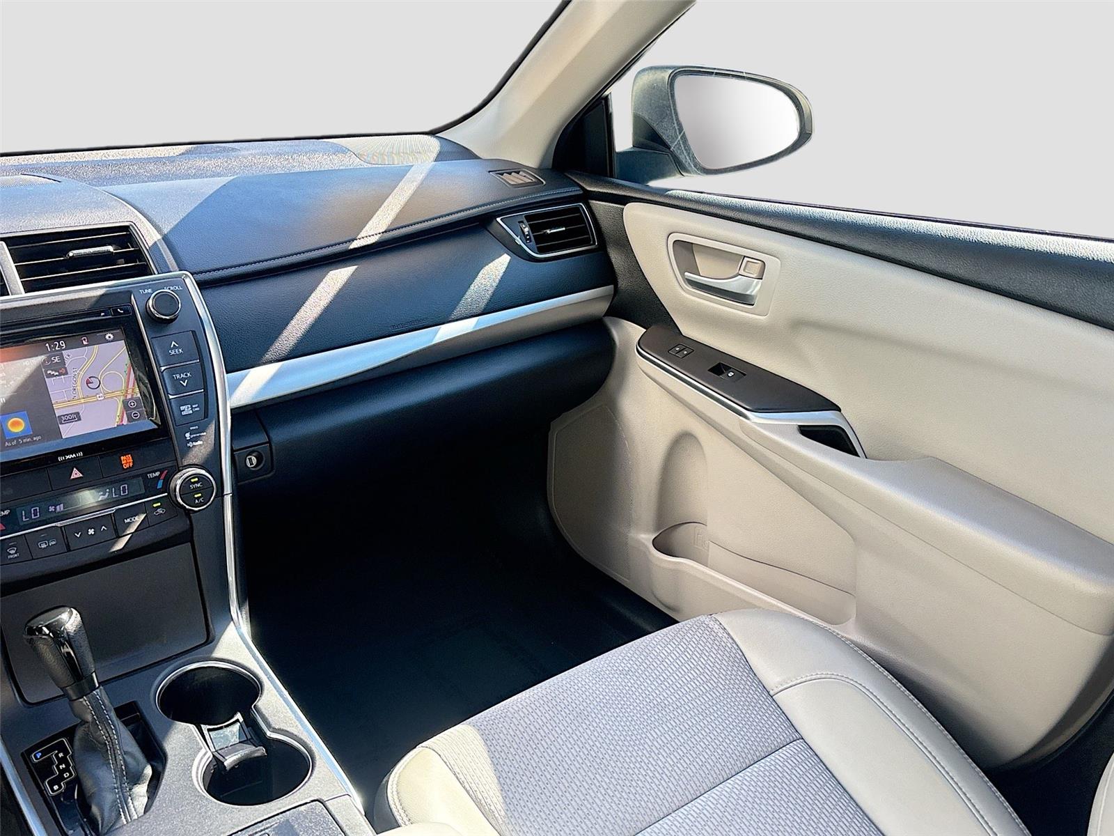 2016 Toyota Camry Hybrid SE