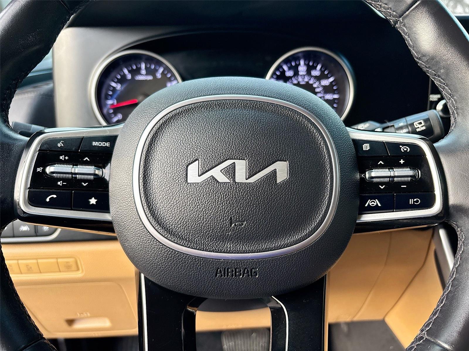 2022 Kia Carnival LX