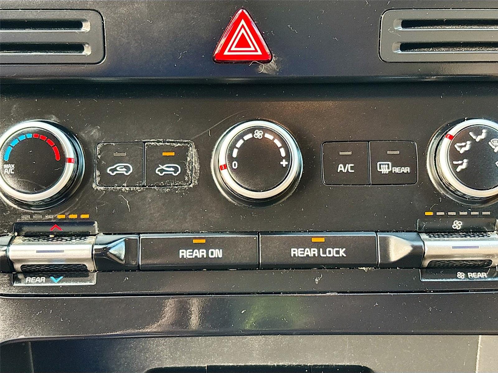 2022 Kia Carnival LX