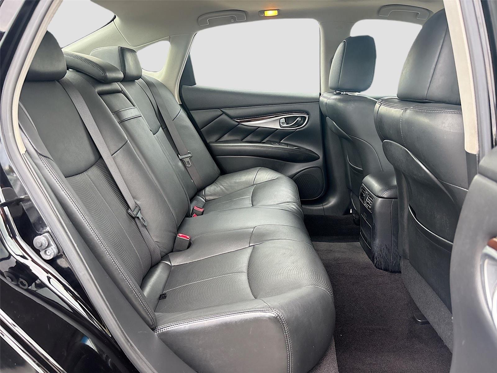 2018 INFINITI Q70 3.7 LUXE