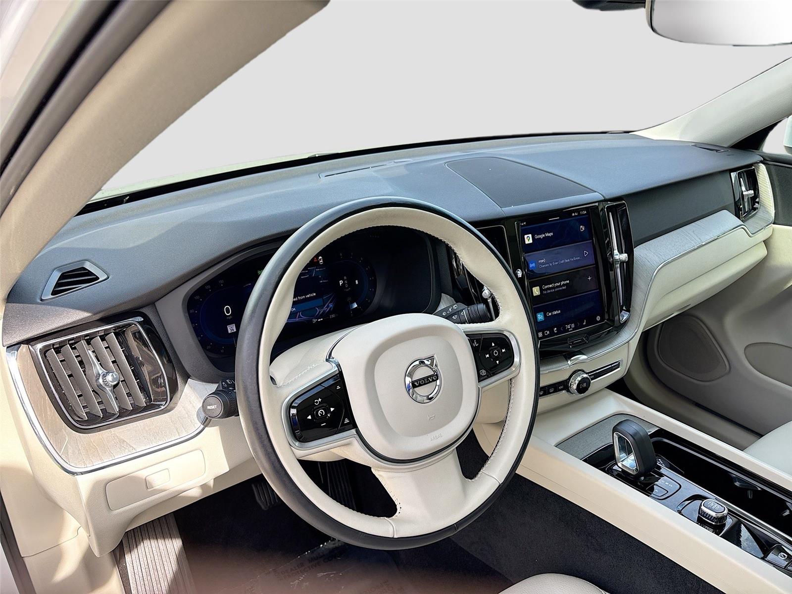 2023 Volvo XC60 Plus Bright Theme