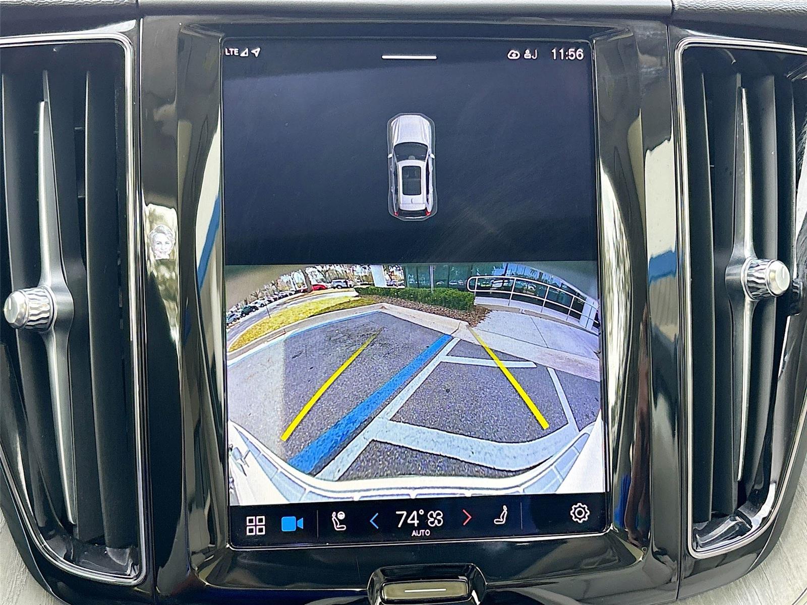 2023 Volvo XC60 Plus Bright Theme