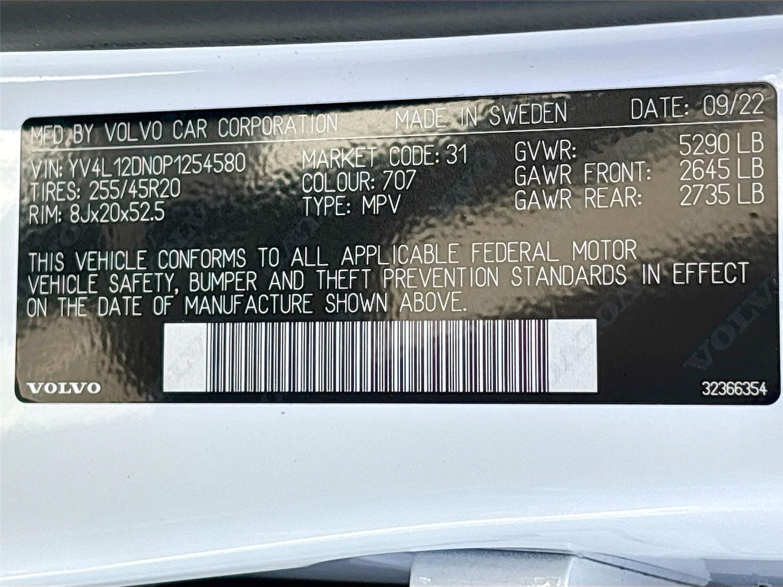 2023 Volvo XC60 Plus Bright Theme