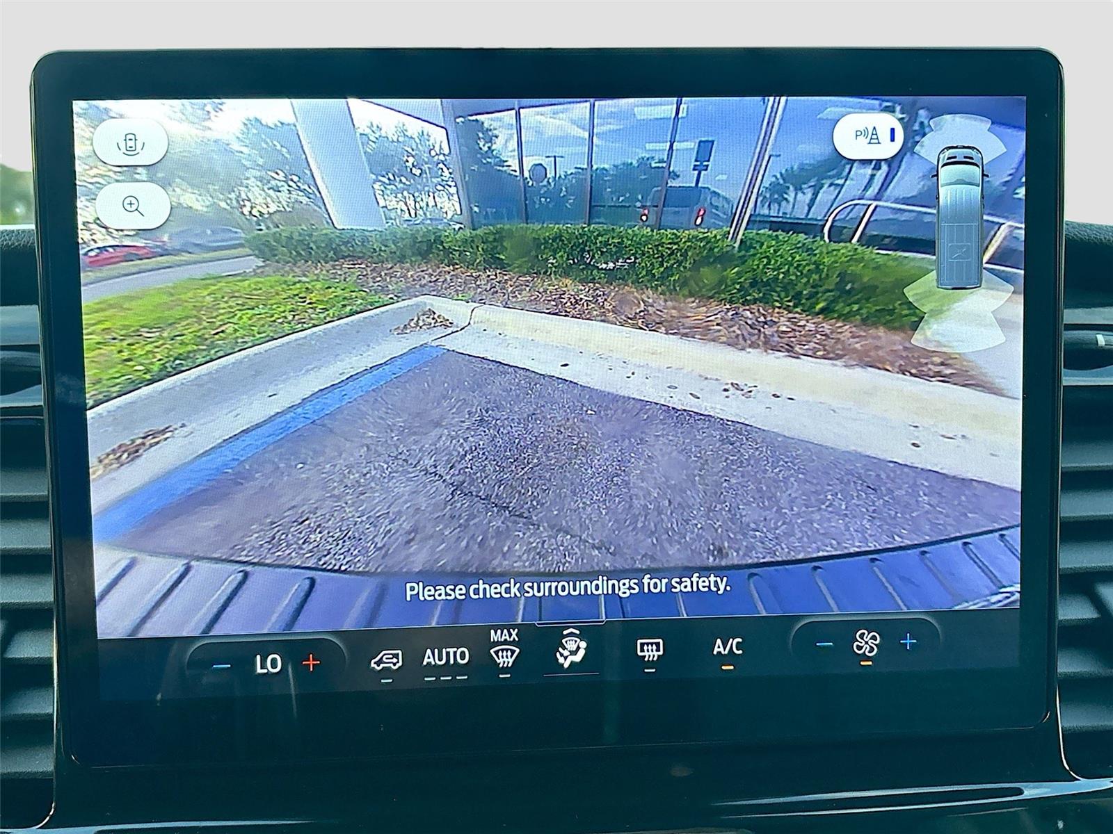 2023 Ford Transit Passenger Wagon XLT