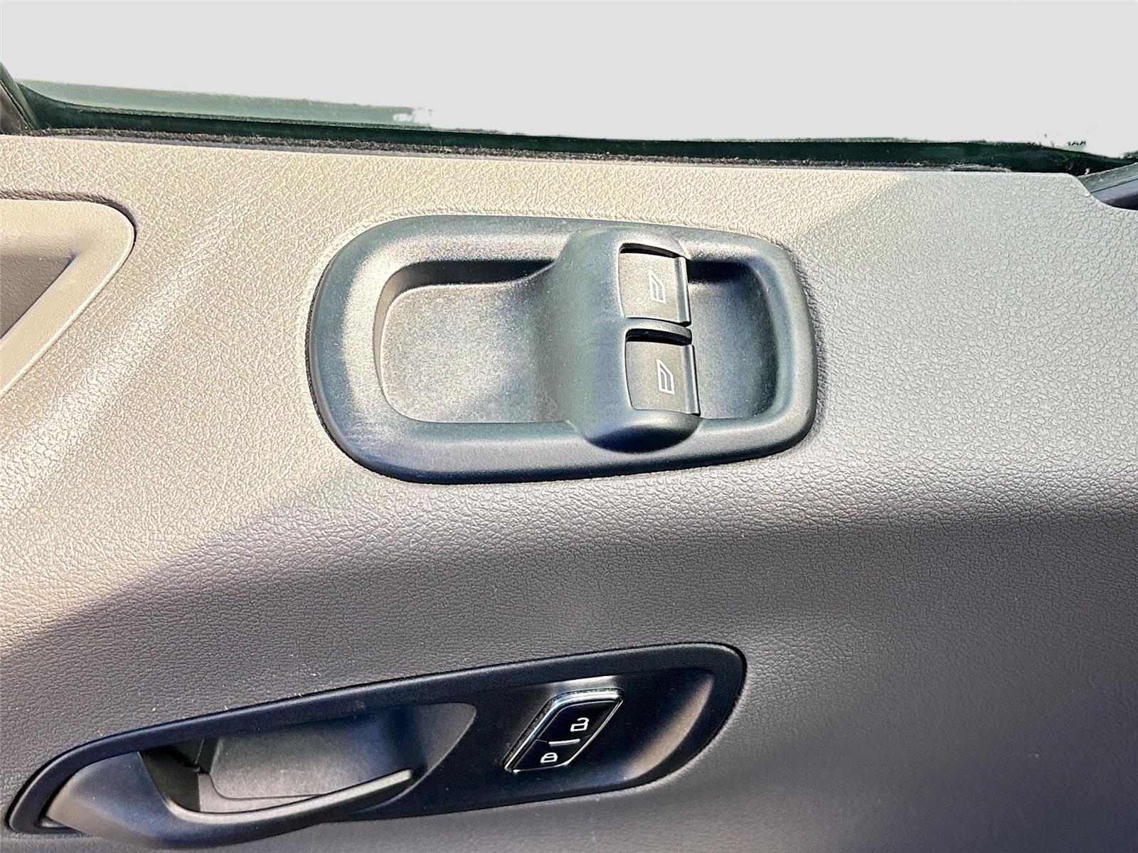 2024 Ford Transit Passenger Wagon XLT