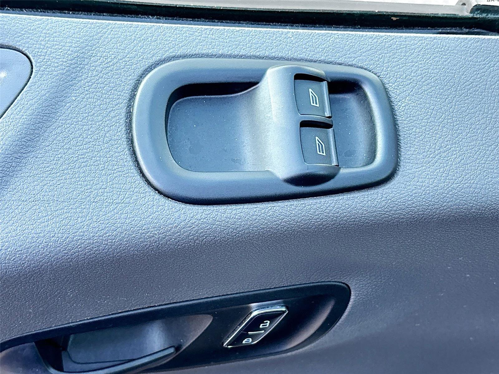 2023 Ford Transit Passenger Wagon XLT