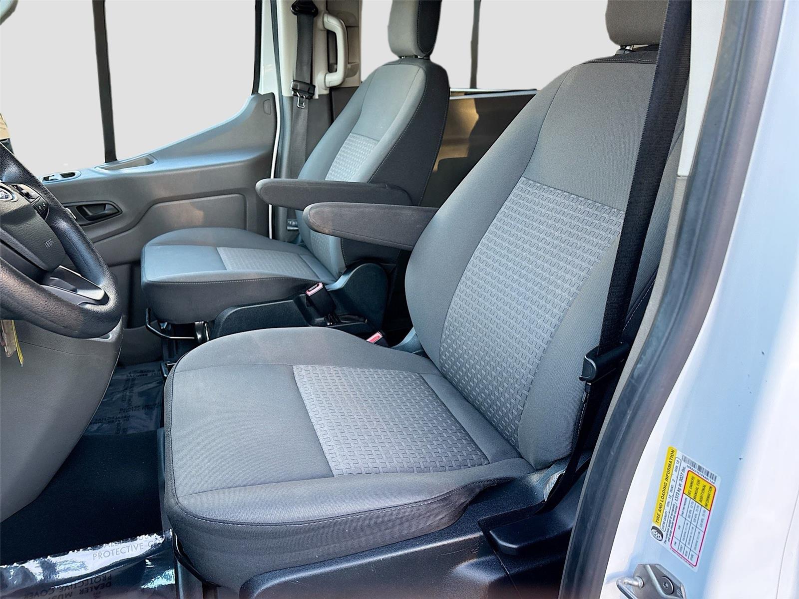 2023 Ford Transit Passenger Wagon XLT