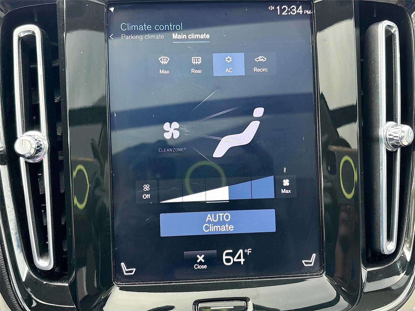 2020 Volvo XC40 Momentum