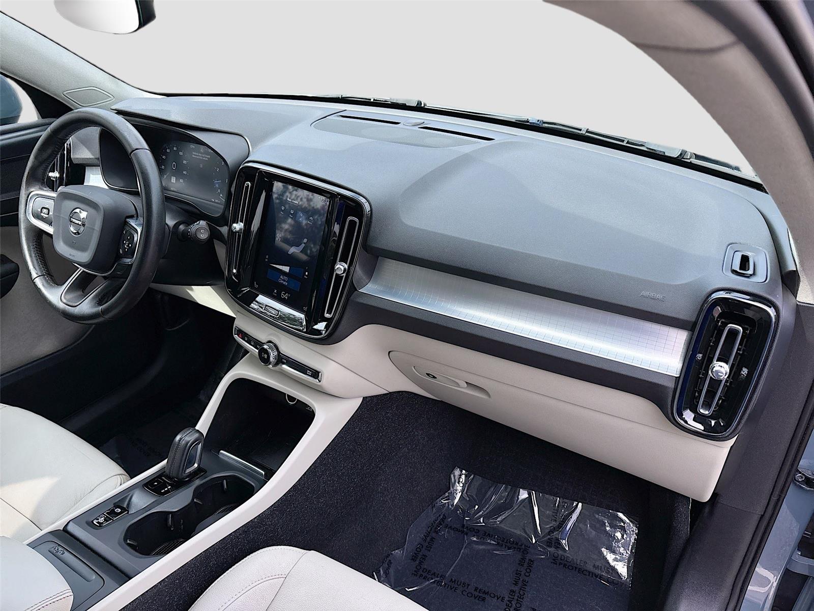 2020 Volvo XC40 Momentum