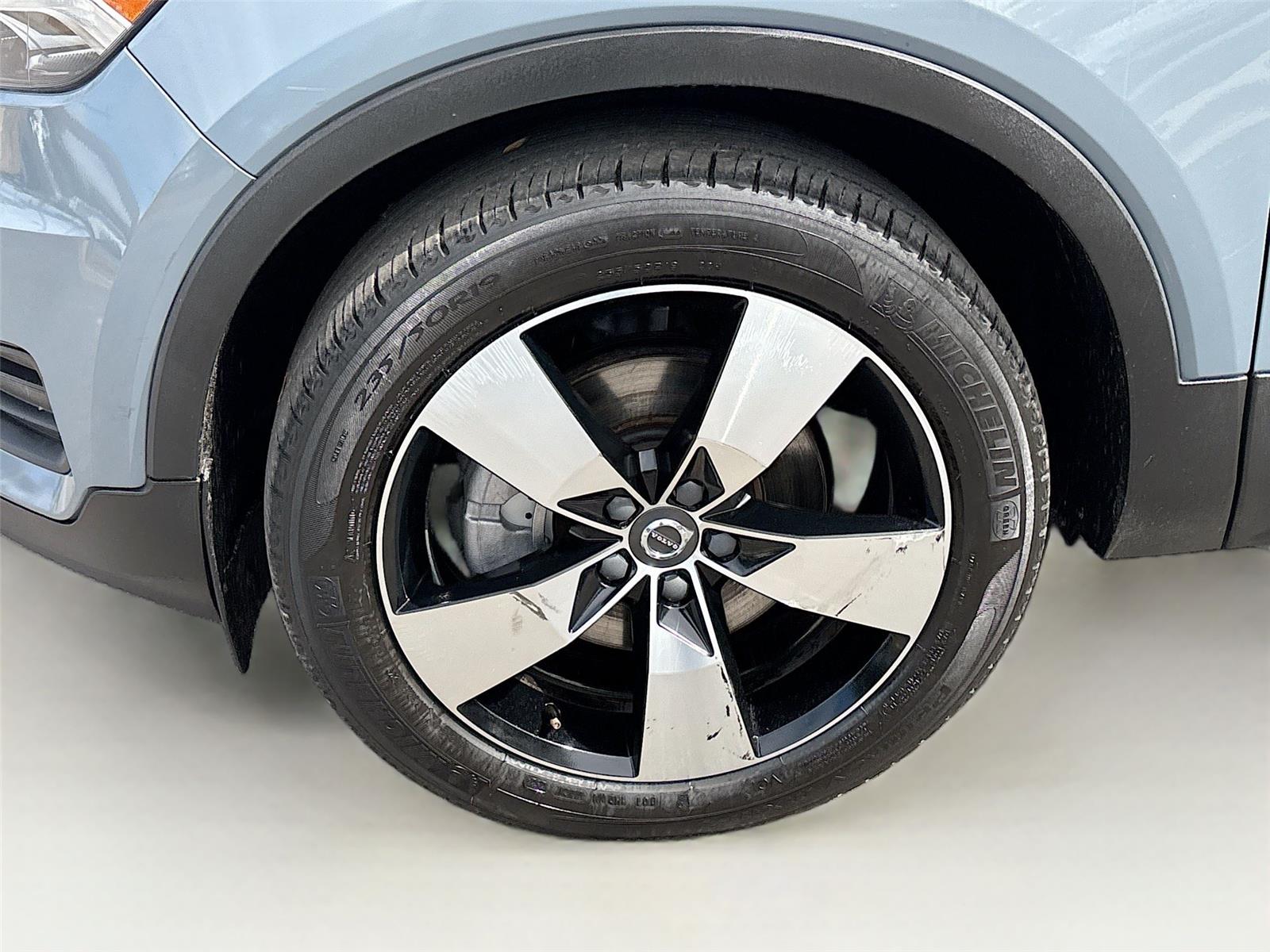 2020 Volvo XC40 Momentum