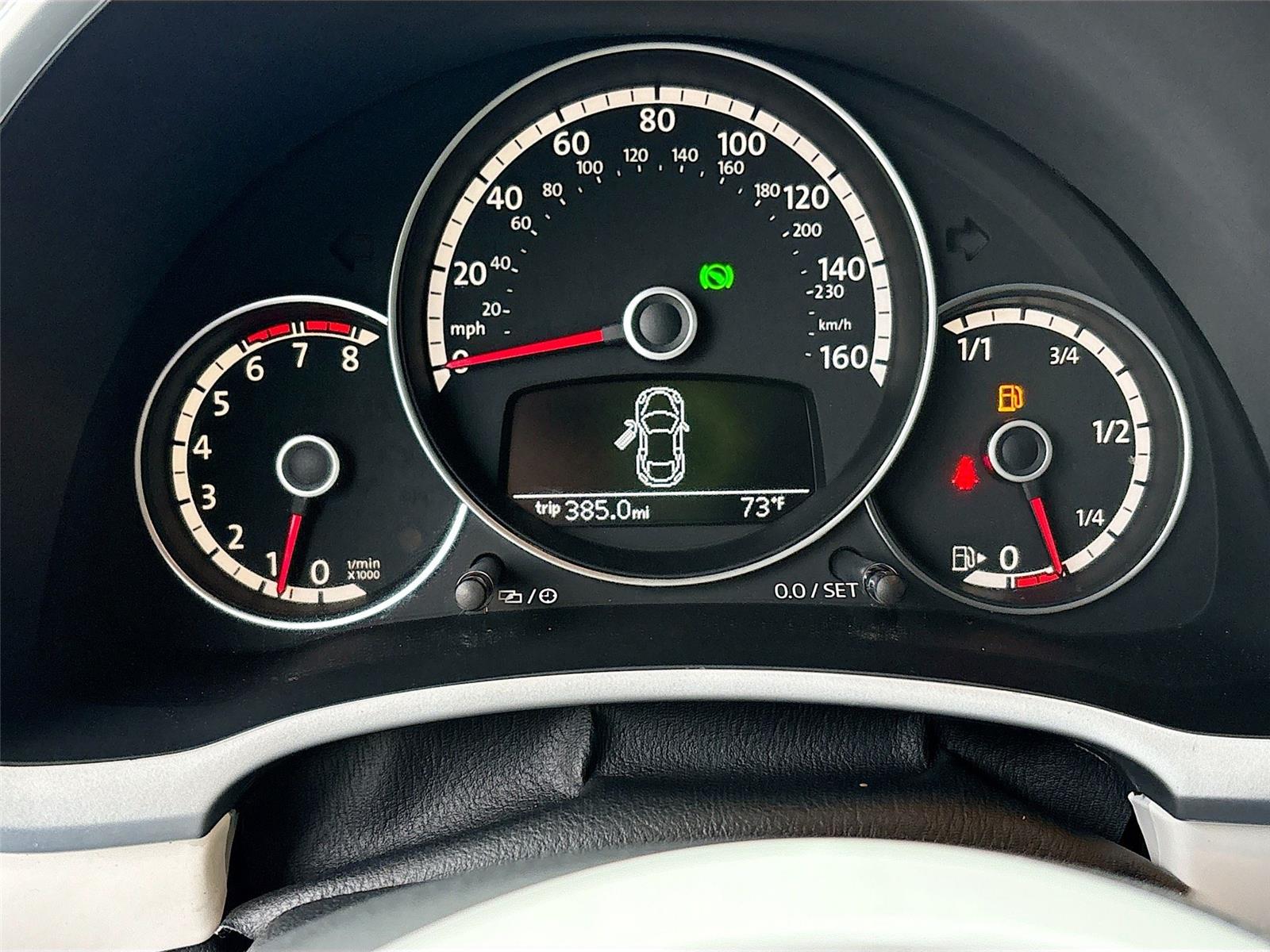 2013 Volkswagen Beetle Convertible 2.5L w/Sound/Nav