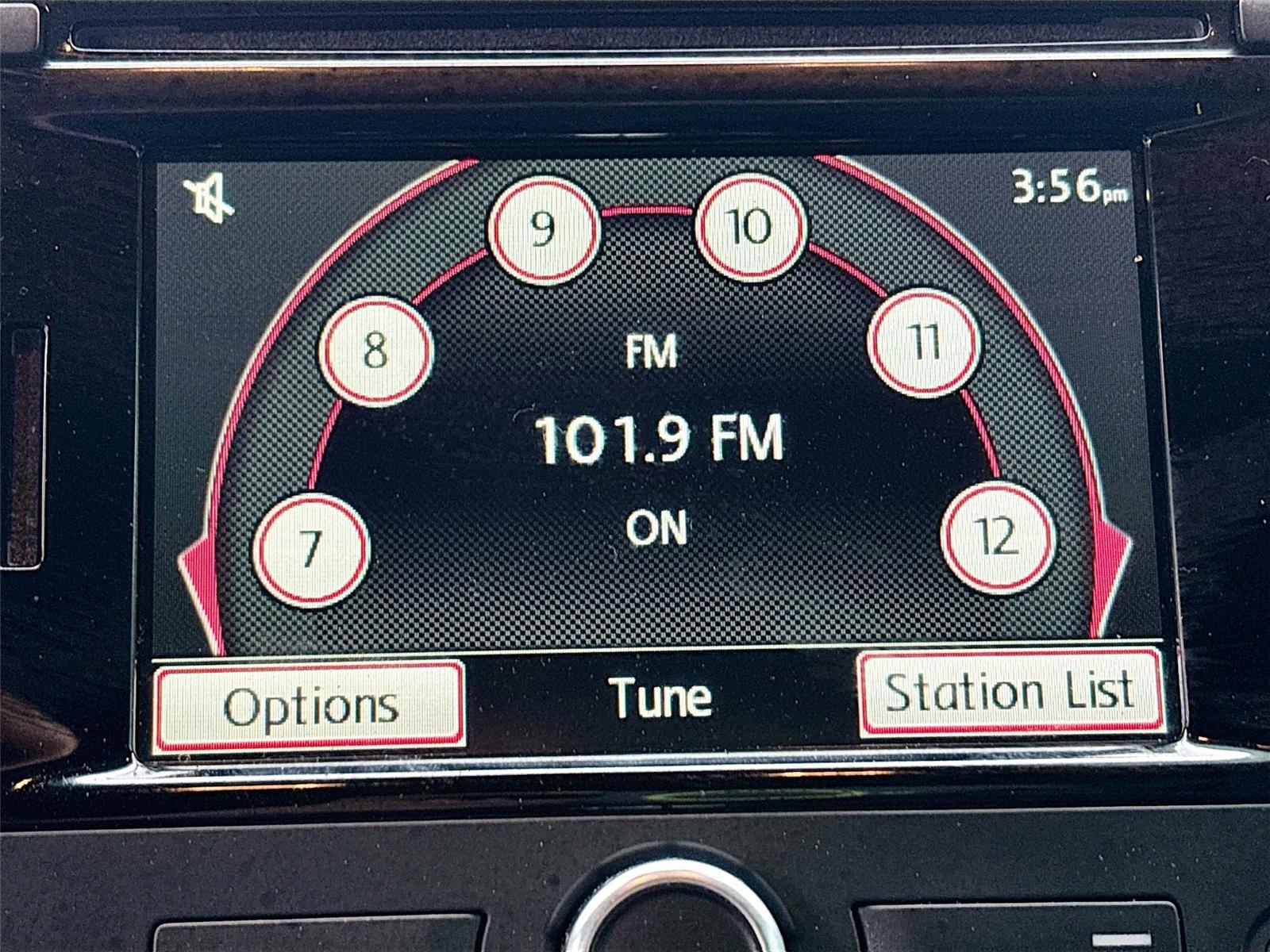 2013 Volkswagen Beetle Convertible 2.5L w/Sound/Nav