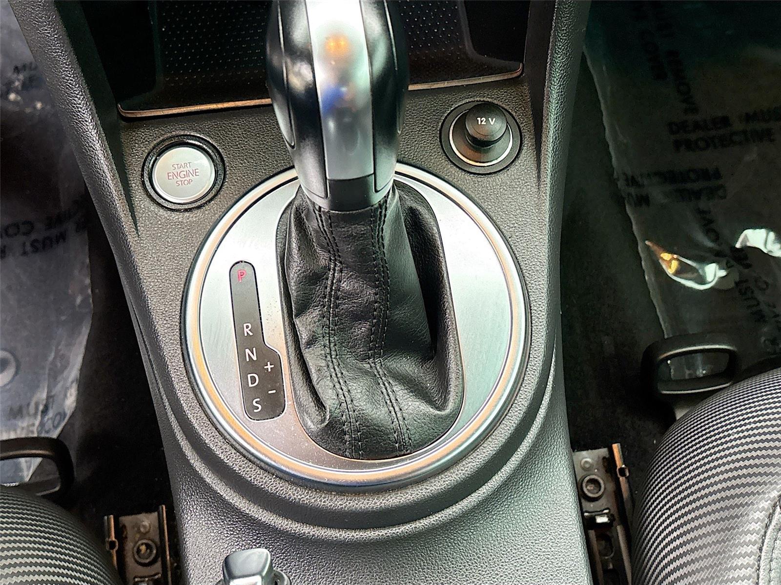 2013 Volkswagen Beetle Convertible 2.5L w/Sound/Nav