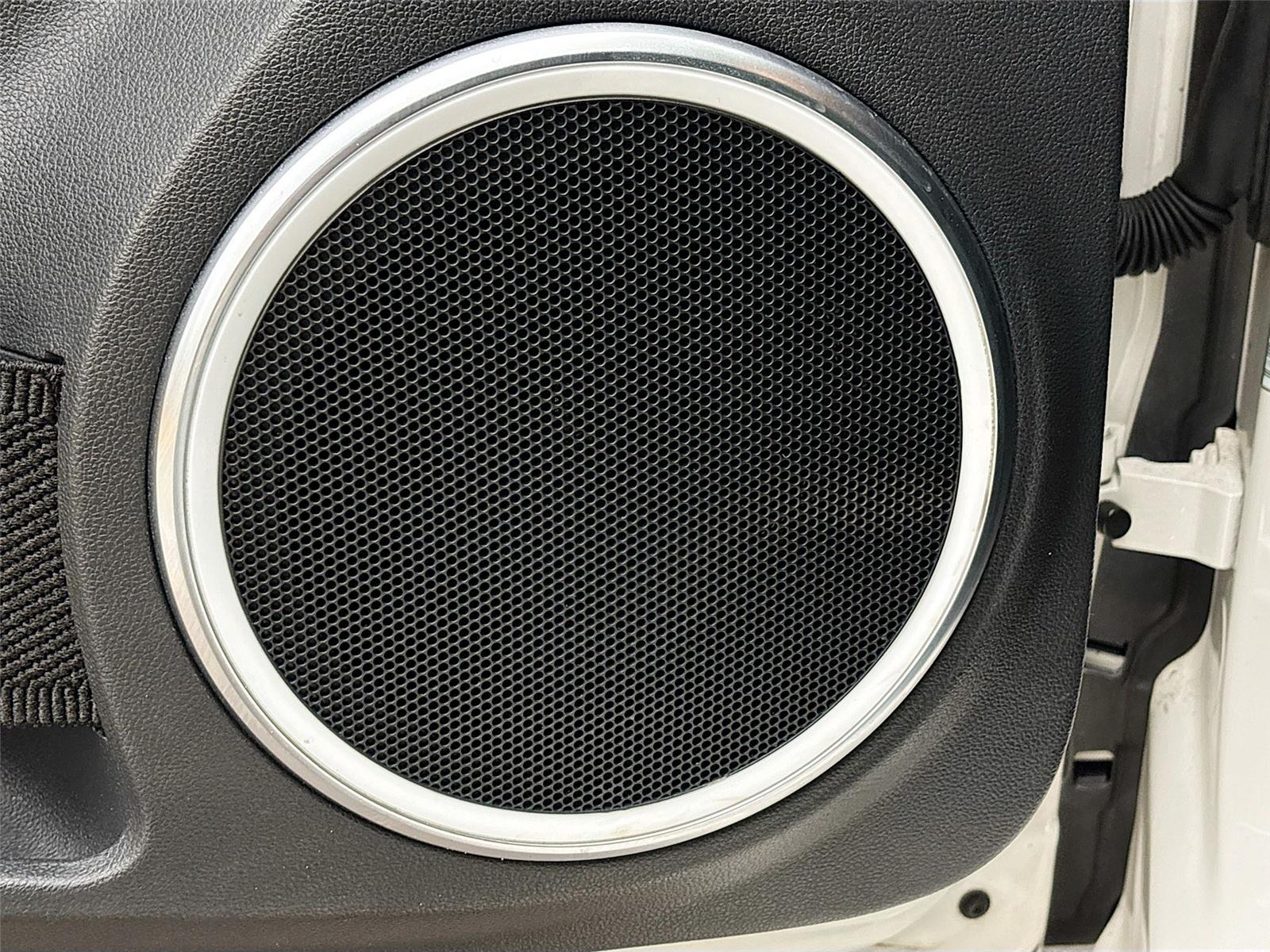 2013 Volkswagen Beetle Convertible 2.5L w/Sound/Nav