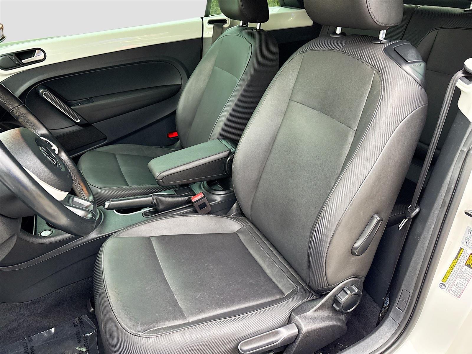 2013 Volkswagen Beetle Convertible 2.5L w/Sound/Nav