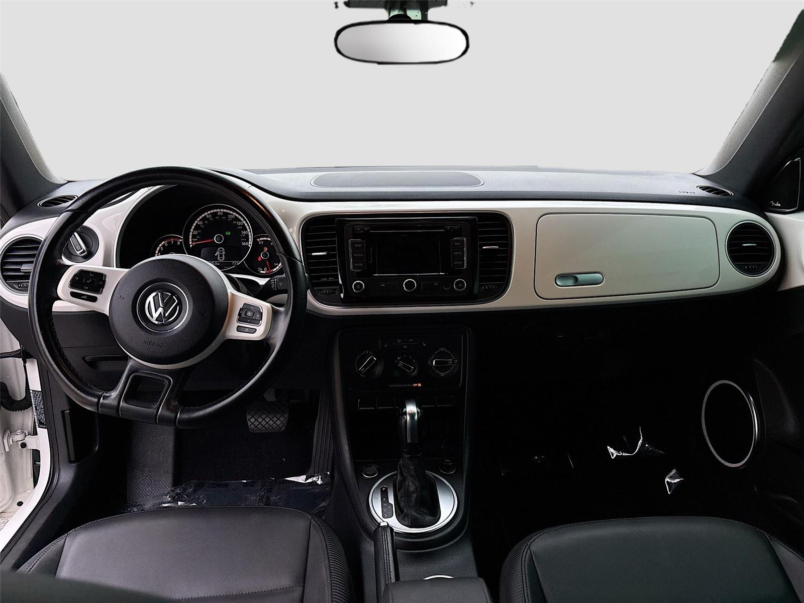 2013 Volkswagen Beetle Convertible 2.5L w/Sound/Nav