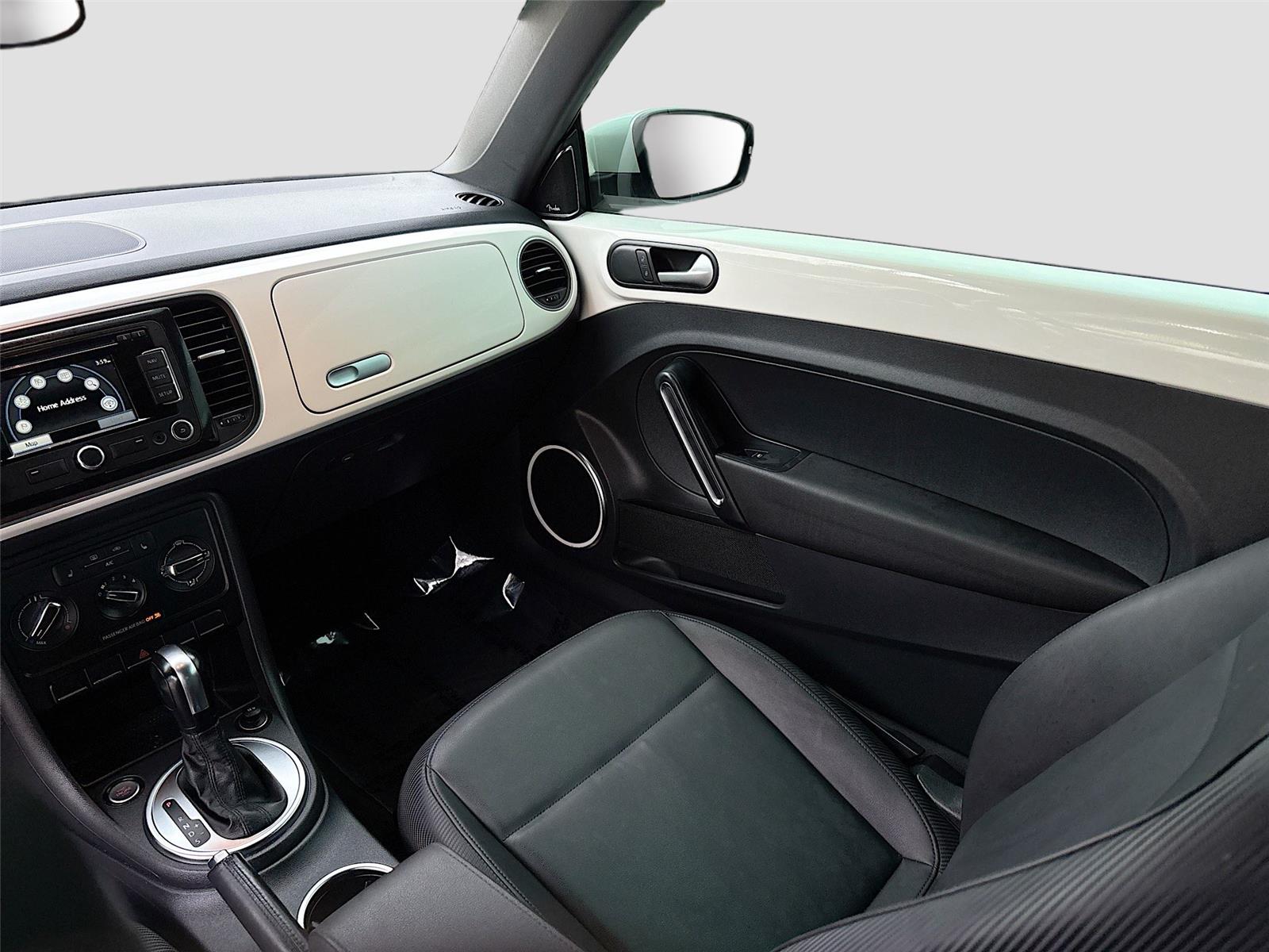 2013 Volkswagen Beetle Convertible 2.5L w/Sound/Nav