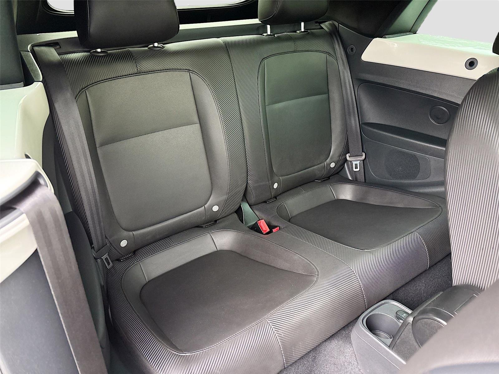 2013 Volkswagen Beetle Convertible 2.5L w/Sound/Nav