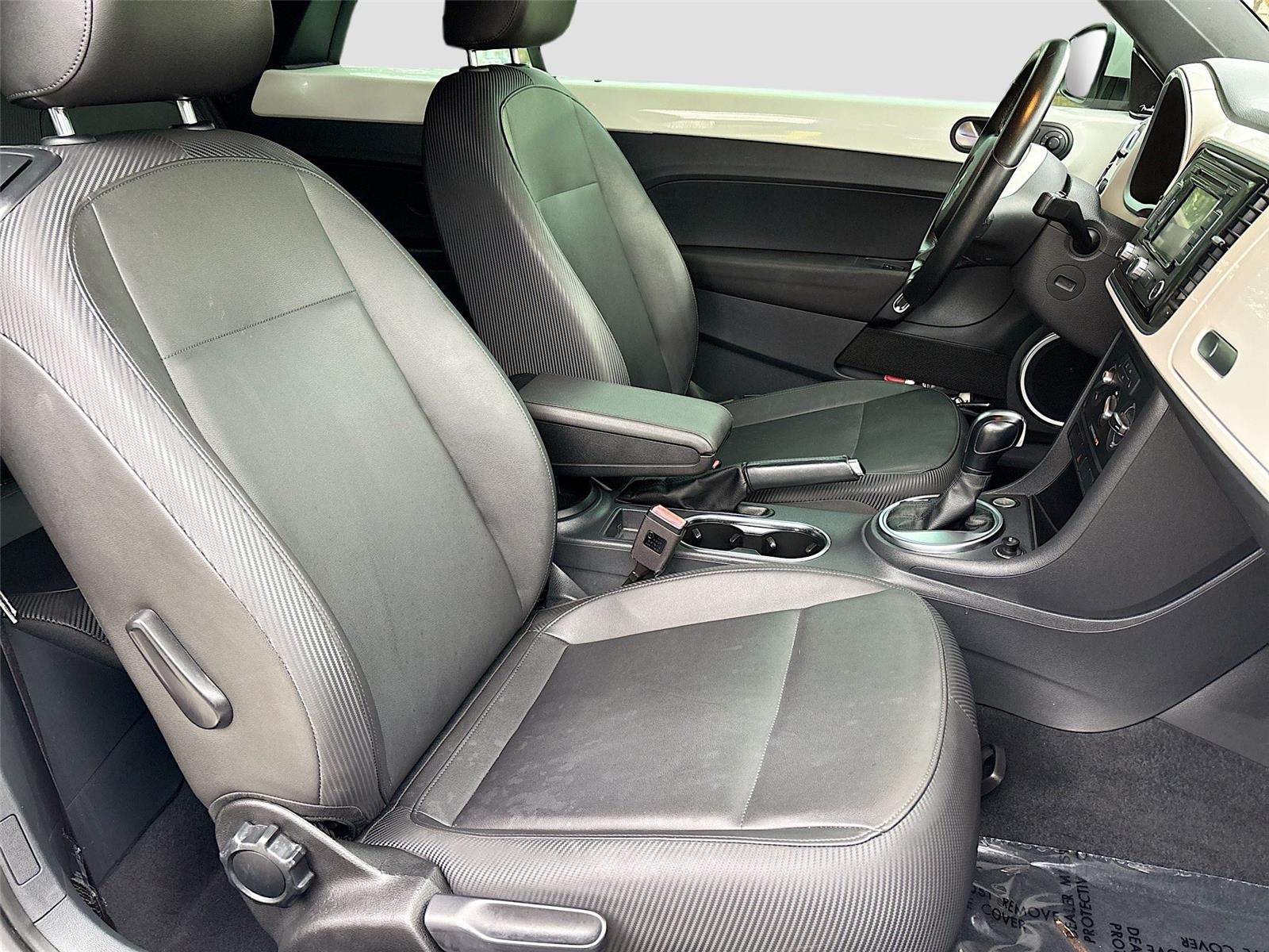 2013 Volkswagen Beetle Convertible 2.5L w/Sound/Nav