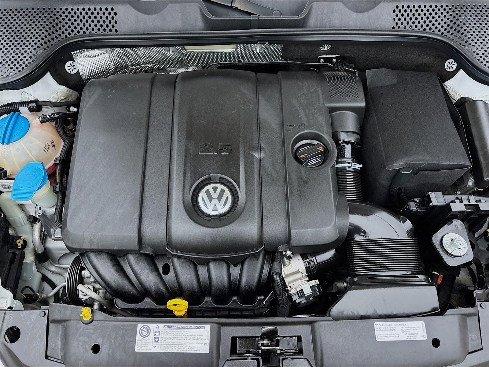 2013 Volkswagen Beetle Convertible 2.5L w/Sound/Nav