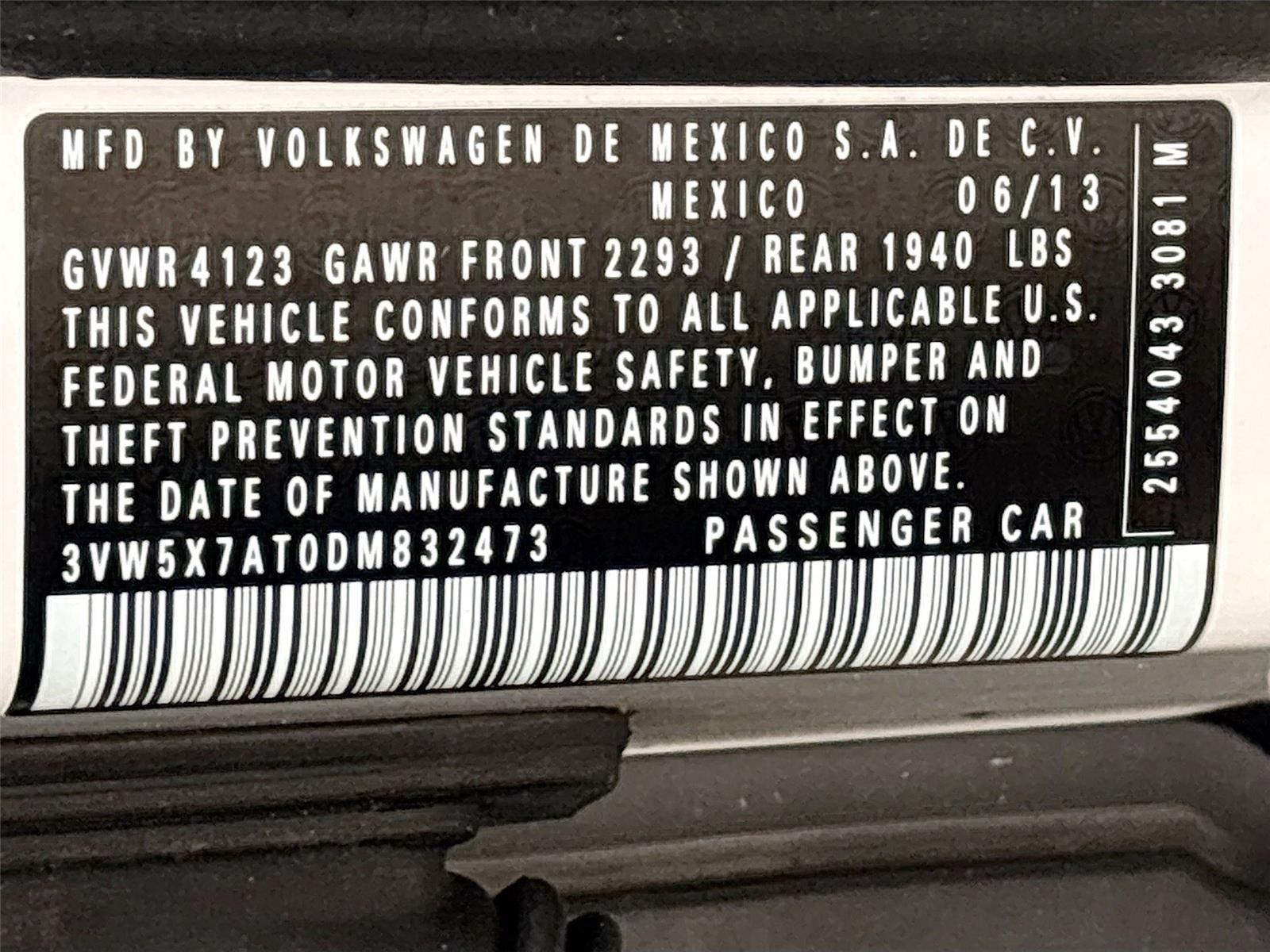 2013 Volkswagen Beetle Convertible 2.5L w/Sound/Nav