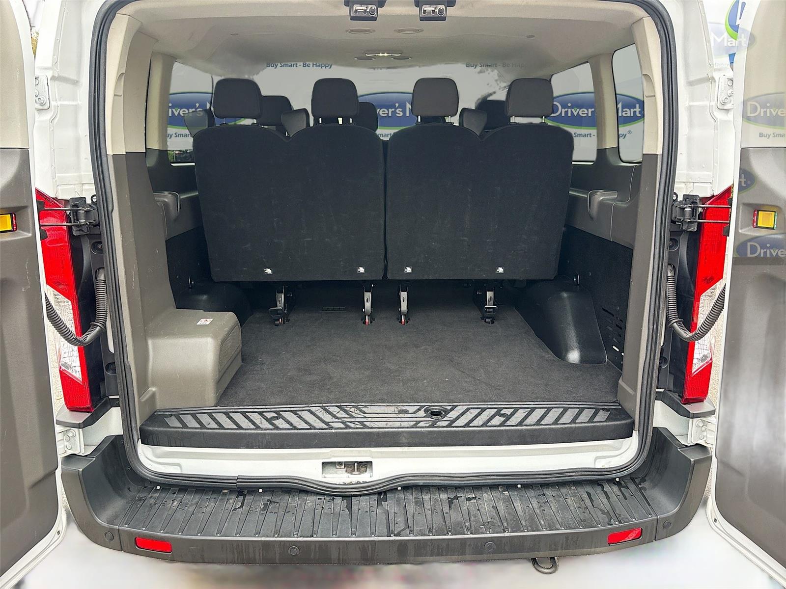 2023 Ford Transit Passenger Wagon XLT