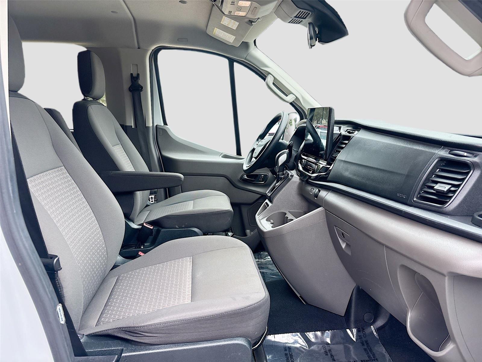 2023 Ford Transit Passenger Wagon XLT