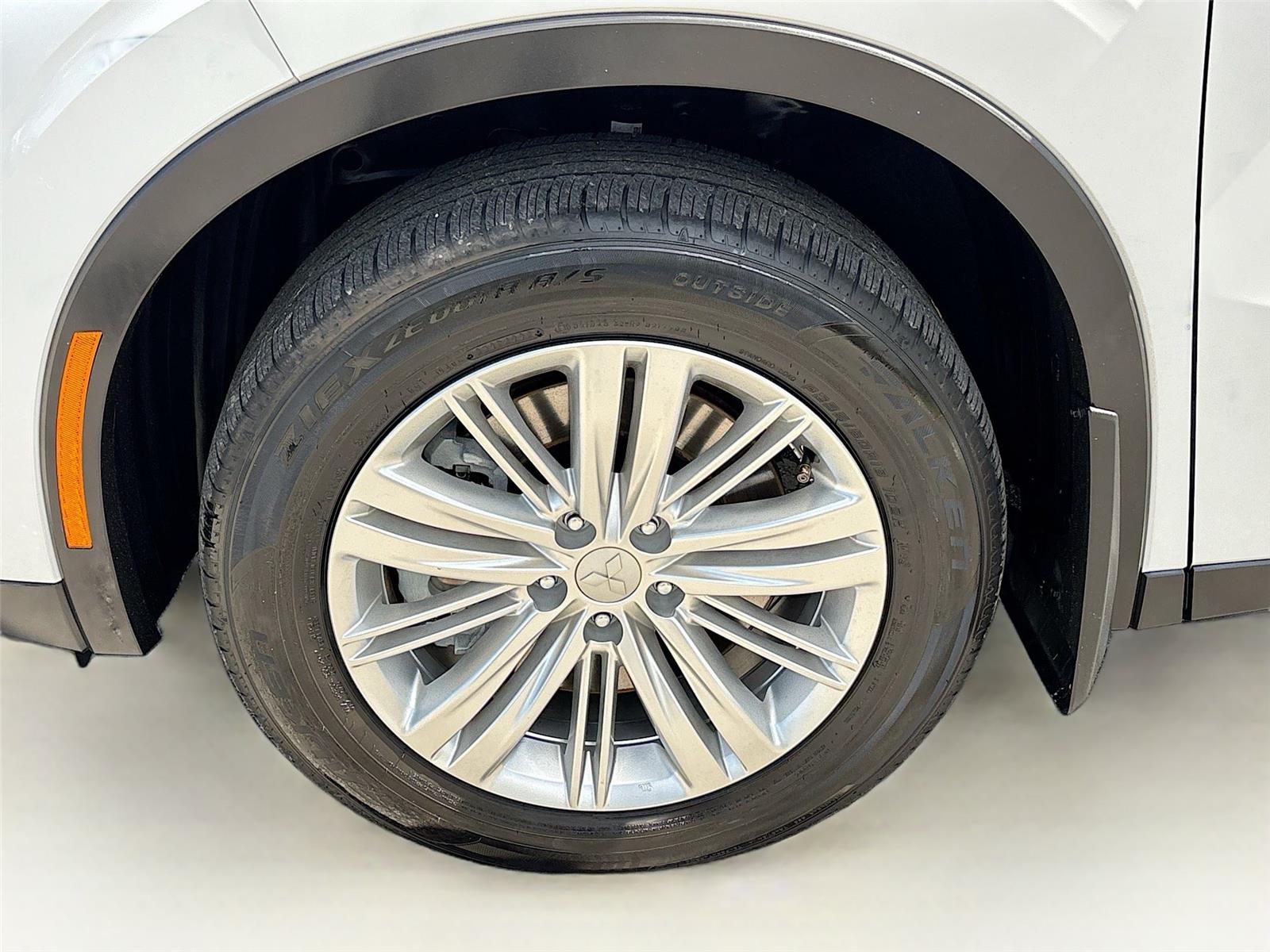 2024 MITSUBISHI OUTLANDER ES