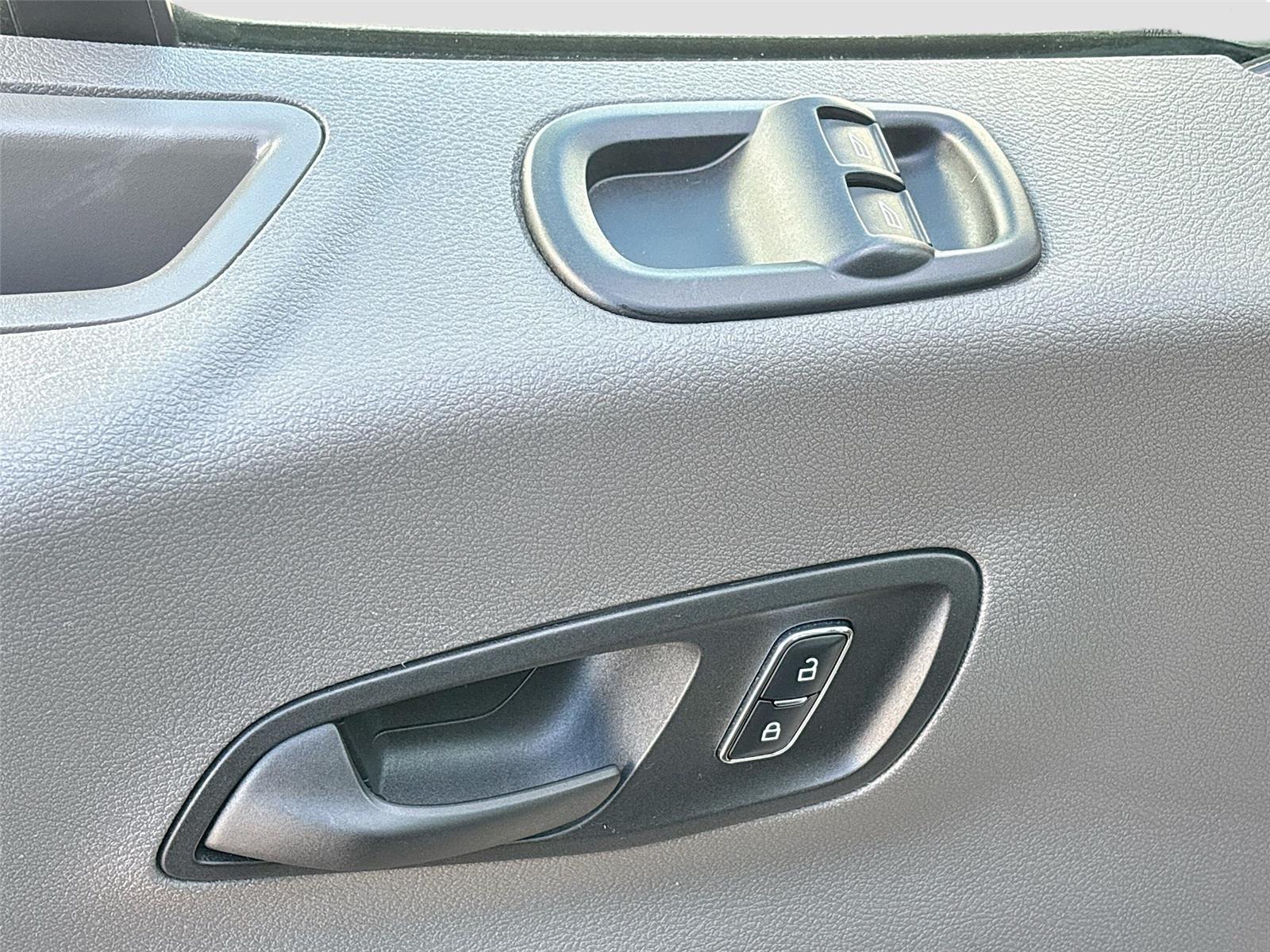 2024 Ford Transit Passenger Wagon XLT