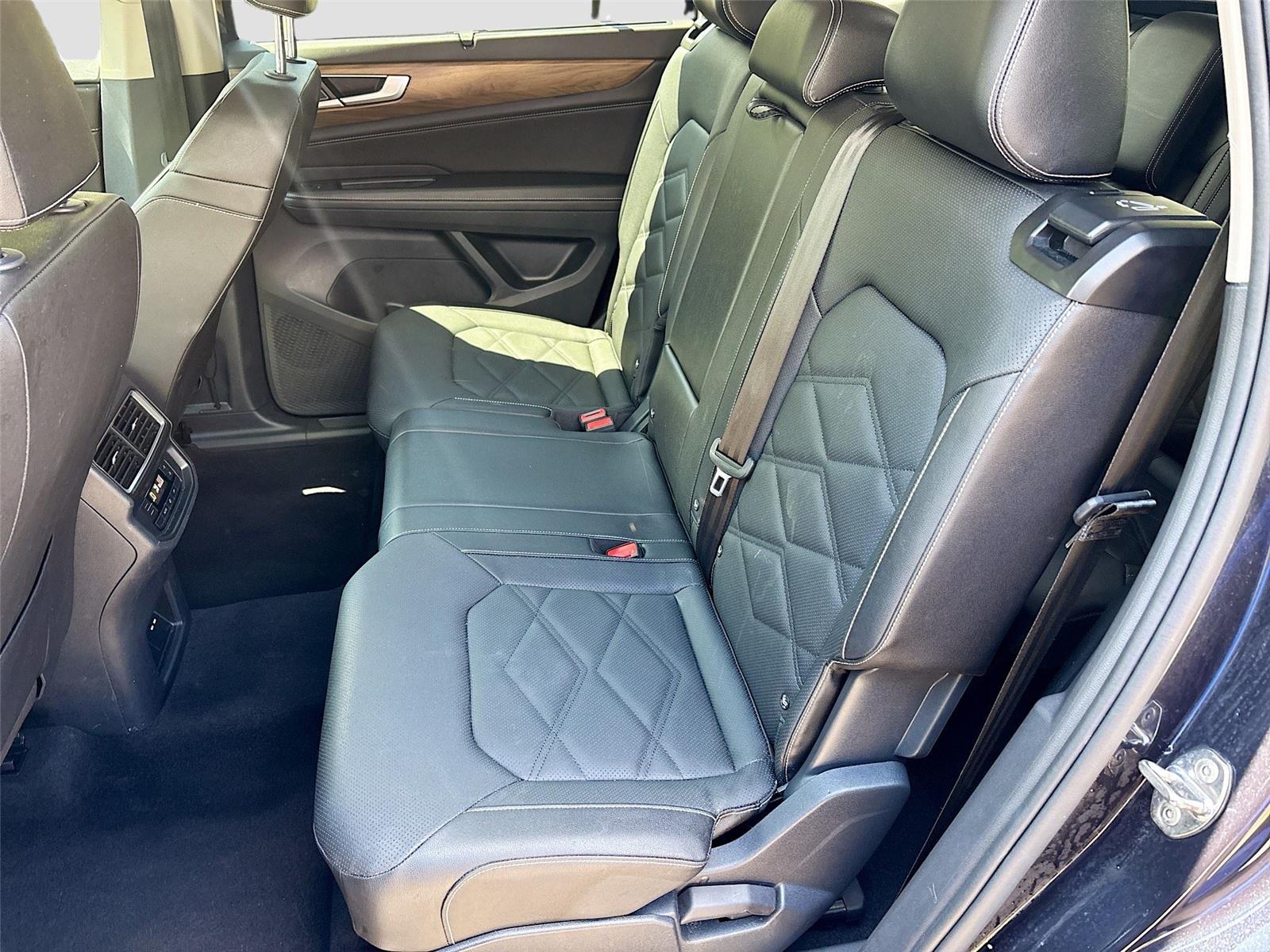 2025 Volkswagen Atlas 2.0T SE w/Technology