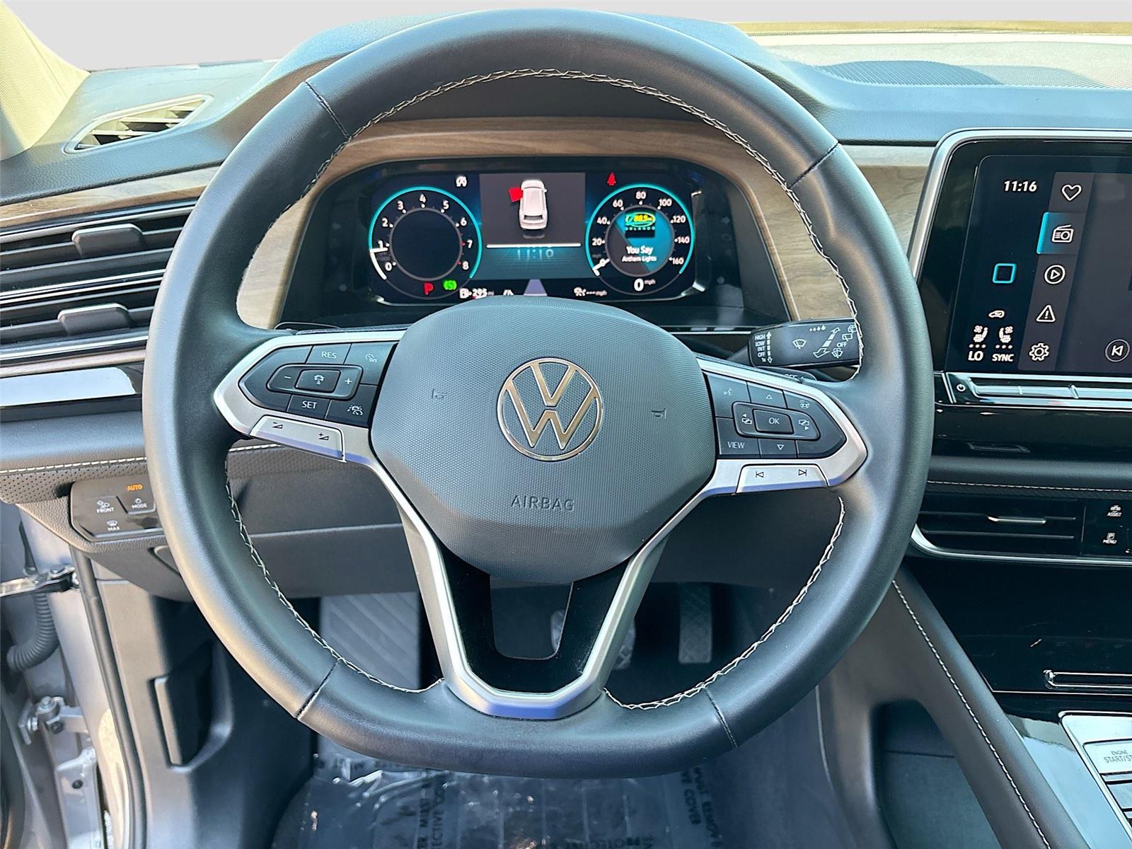 2025 Volkswagen Atlas 2.0T SE w/Technology