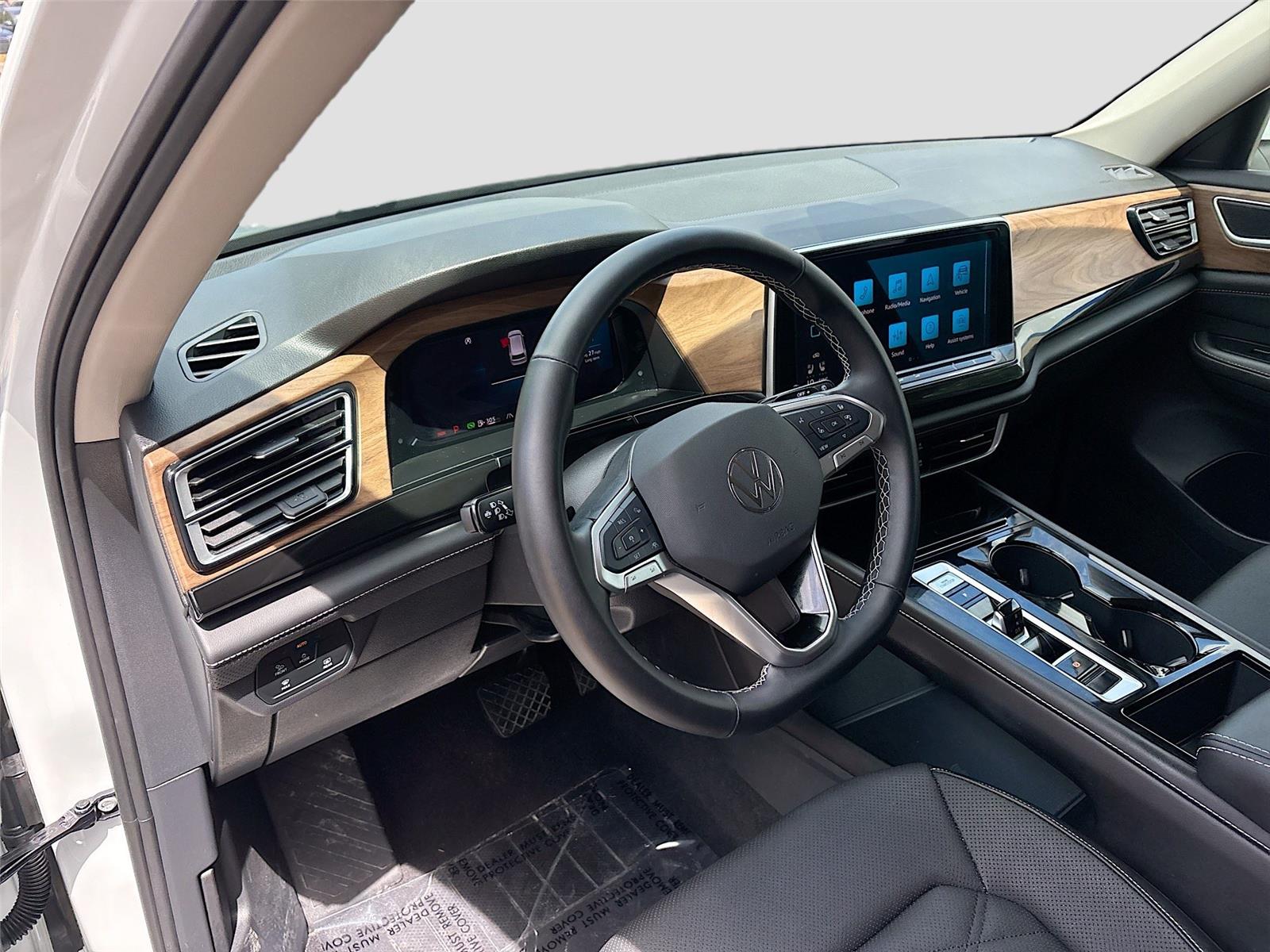 2025 Volkswagen Atlas 2.0T SE w/Technology