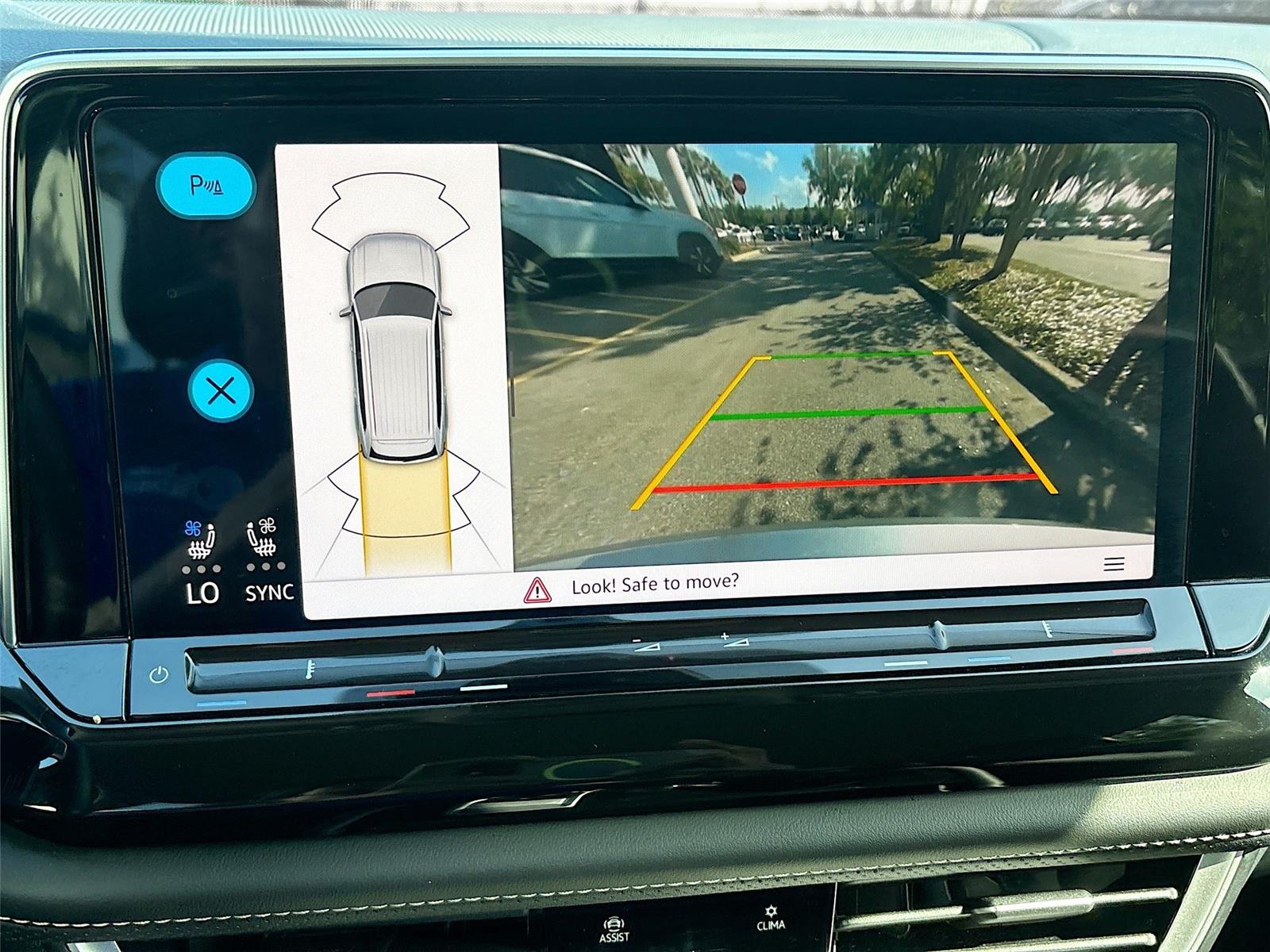2025 Volkswagen Atlas 2.0T SE w/Technology