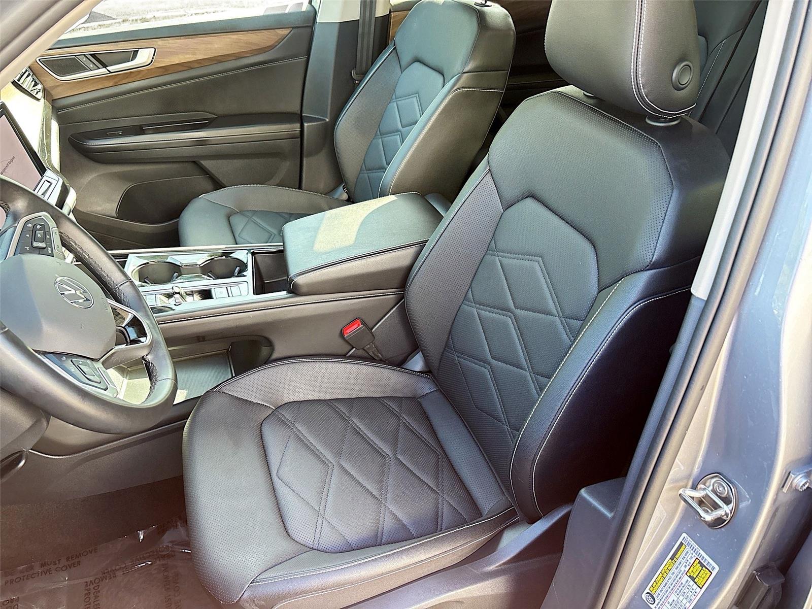 2025 Volkswagen Atlas 2.0T SE w/Technology