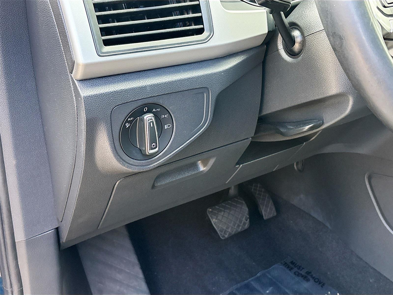 2021 Volkswagen Atlas 3.6L V6 SE w/Technology