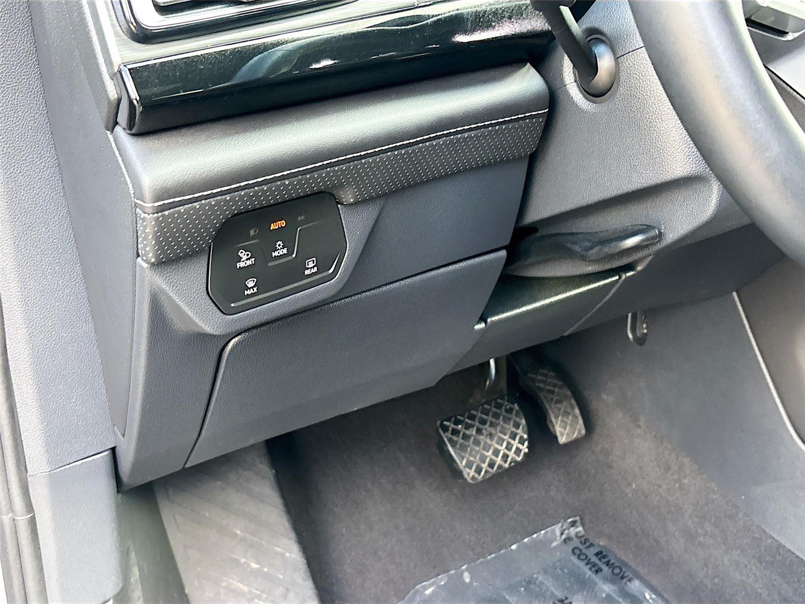 2025 Volkswagen Atlas Cross Sport 2.0T SE w/Technology