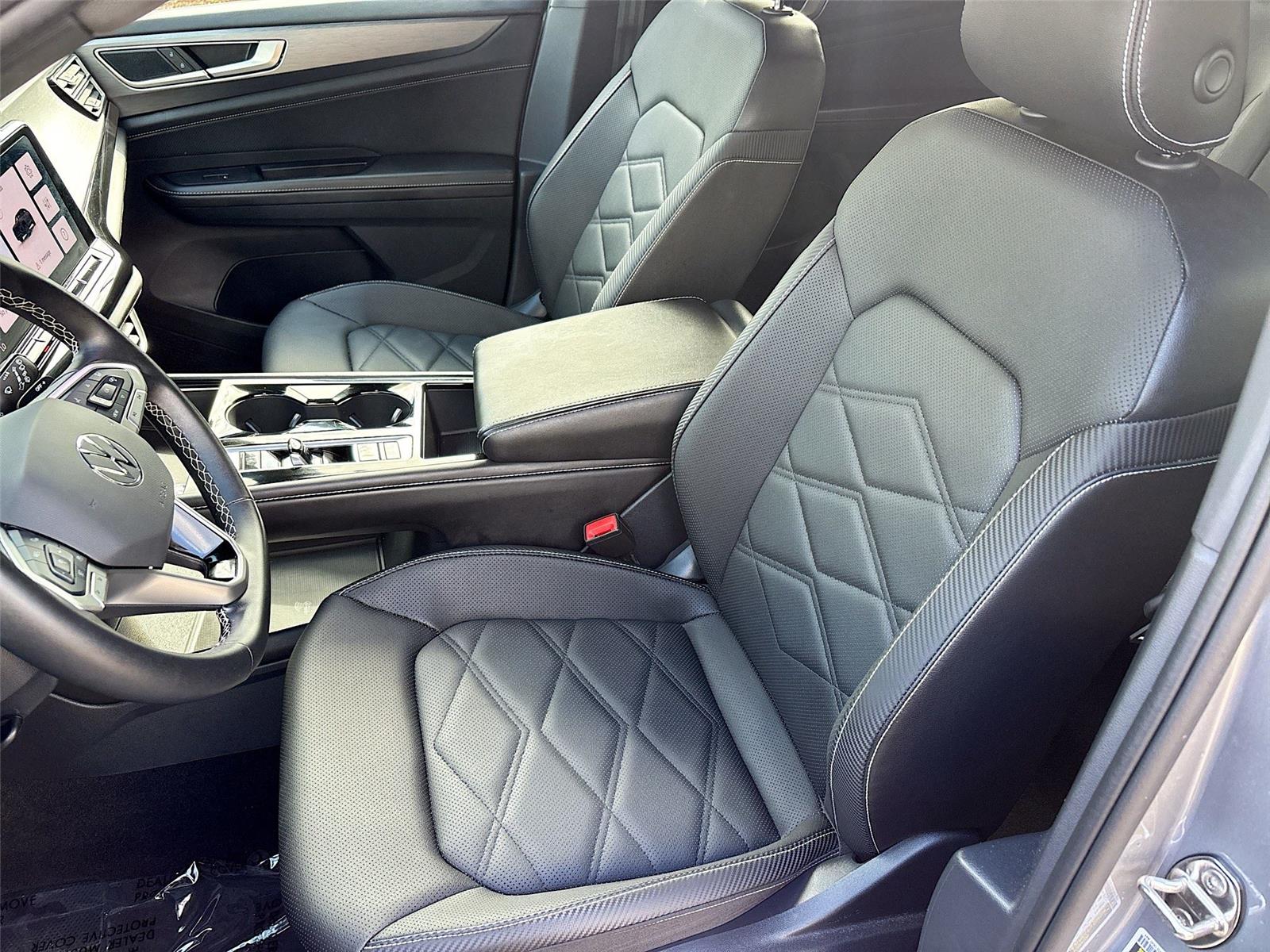 2025 Volkswagen Atlas Cross Sport 2.0T SE w/Technology