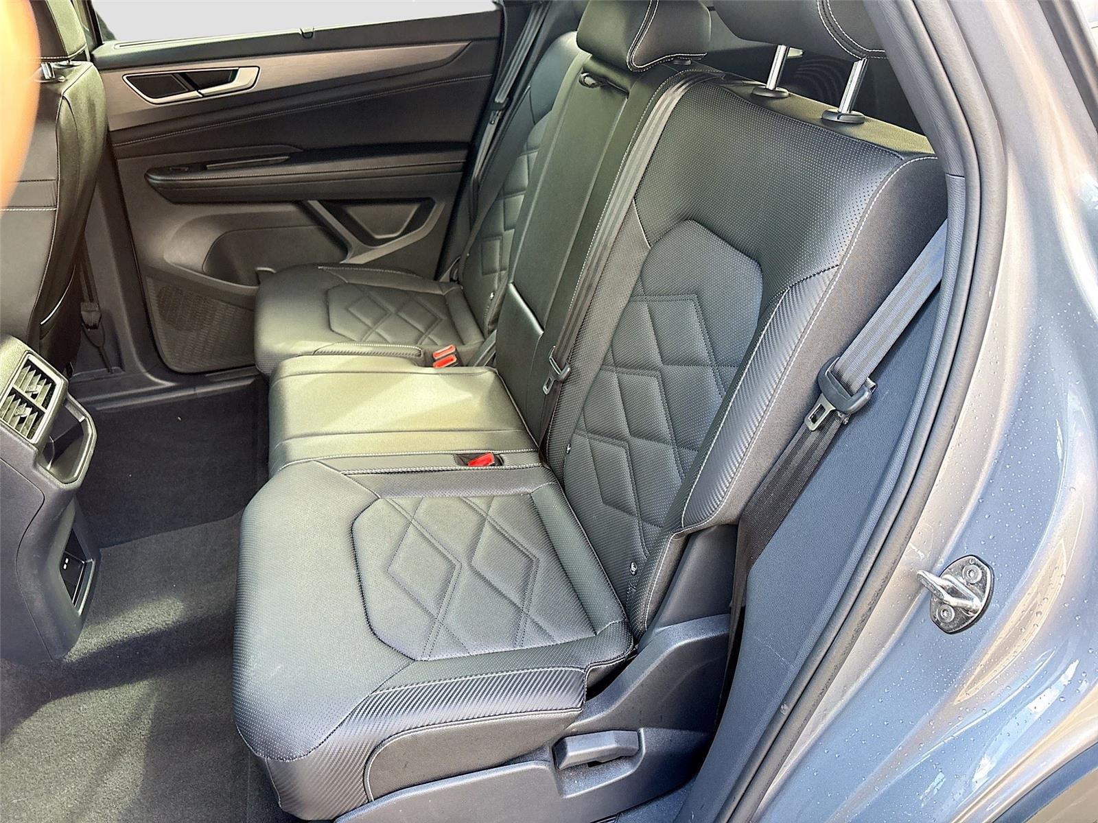 2025 Volkswagen Atlas Cross Sport 2.0T SE w/Technology