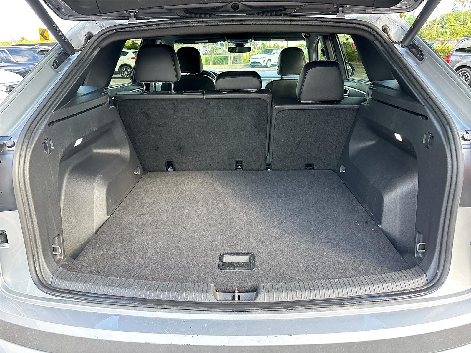 2025 Volkswagen Atlas Cross Sport 2.0T SE w/Technology