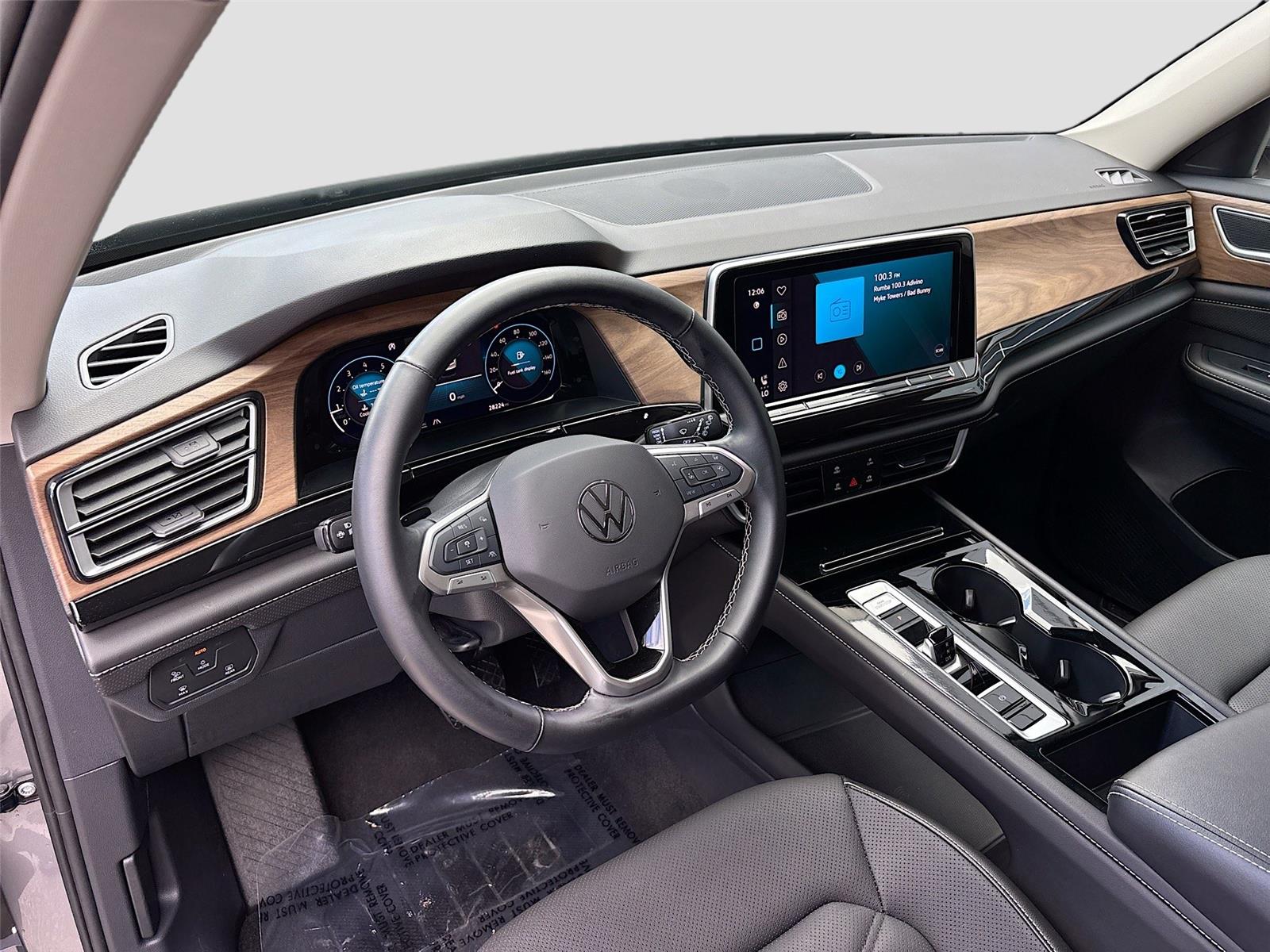 2025 Volkswagen Atlas 2.0T SE w/Technology