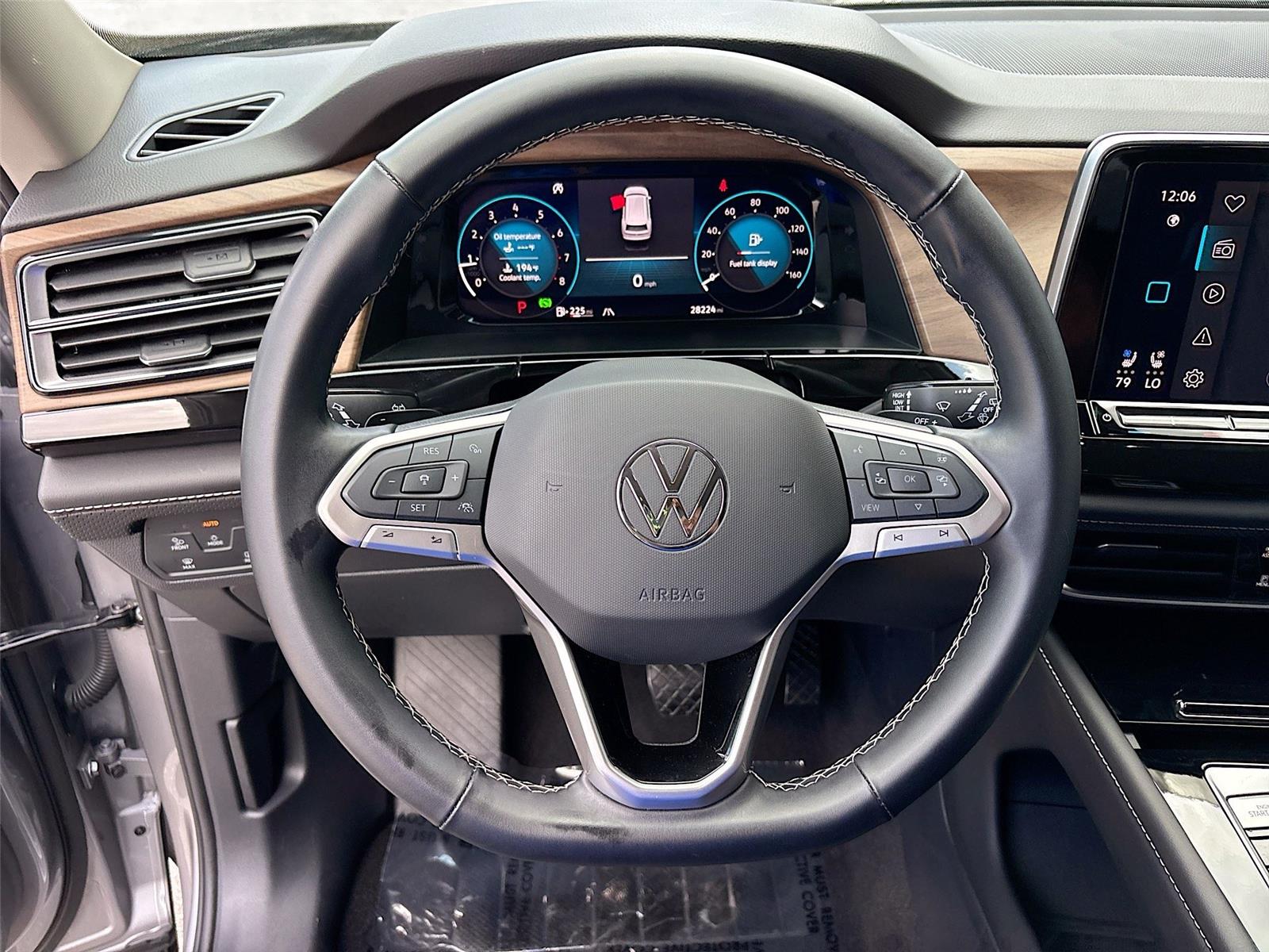 2025 Volkswagen Atlas 2.0T SE w/Technology