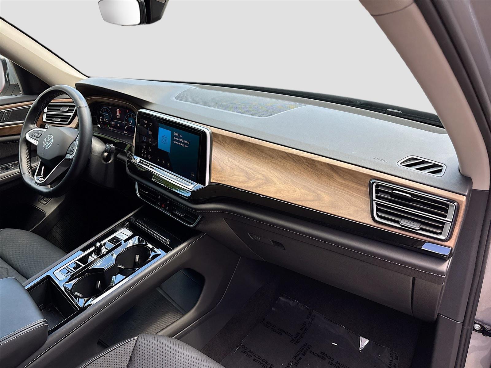 2025 Volkswagen Atlas 2.0T SE w/Technology