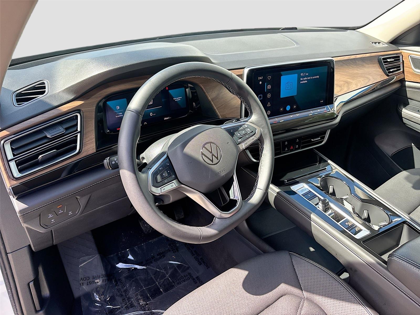 2025 Volkswagen Atlas 2.0T SE w/Technology