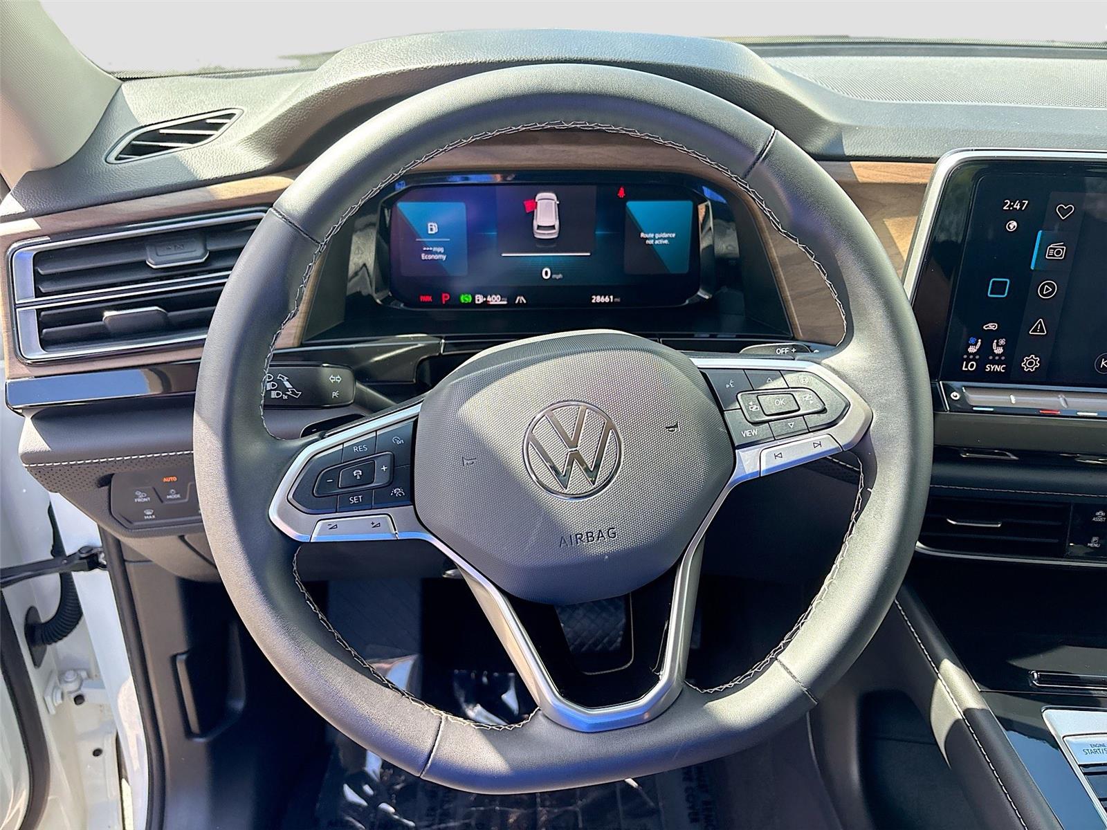 2025 Volkswagen Atlas 2.0T SE w/Technology