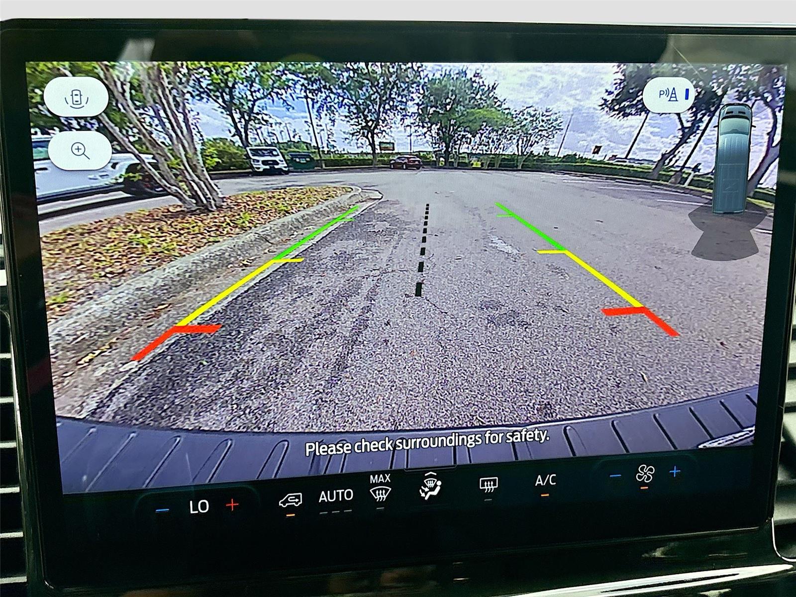 2024 Ford Transit Passenger Wagon XLT