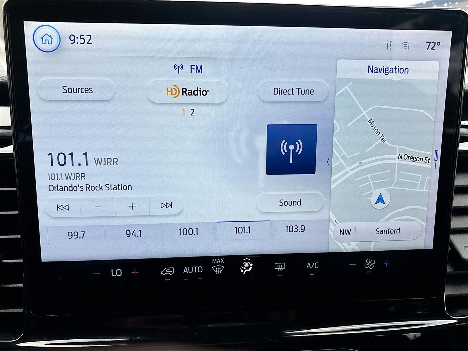 2024 Ford Transit Passenger Wagon XLT