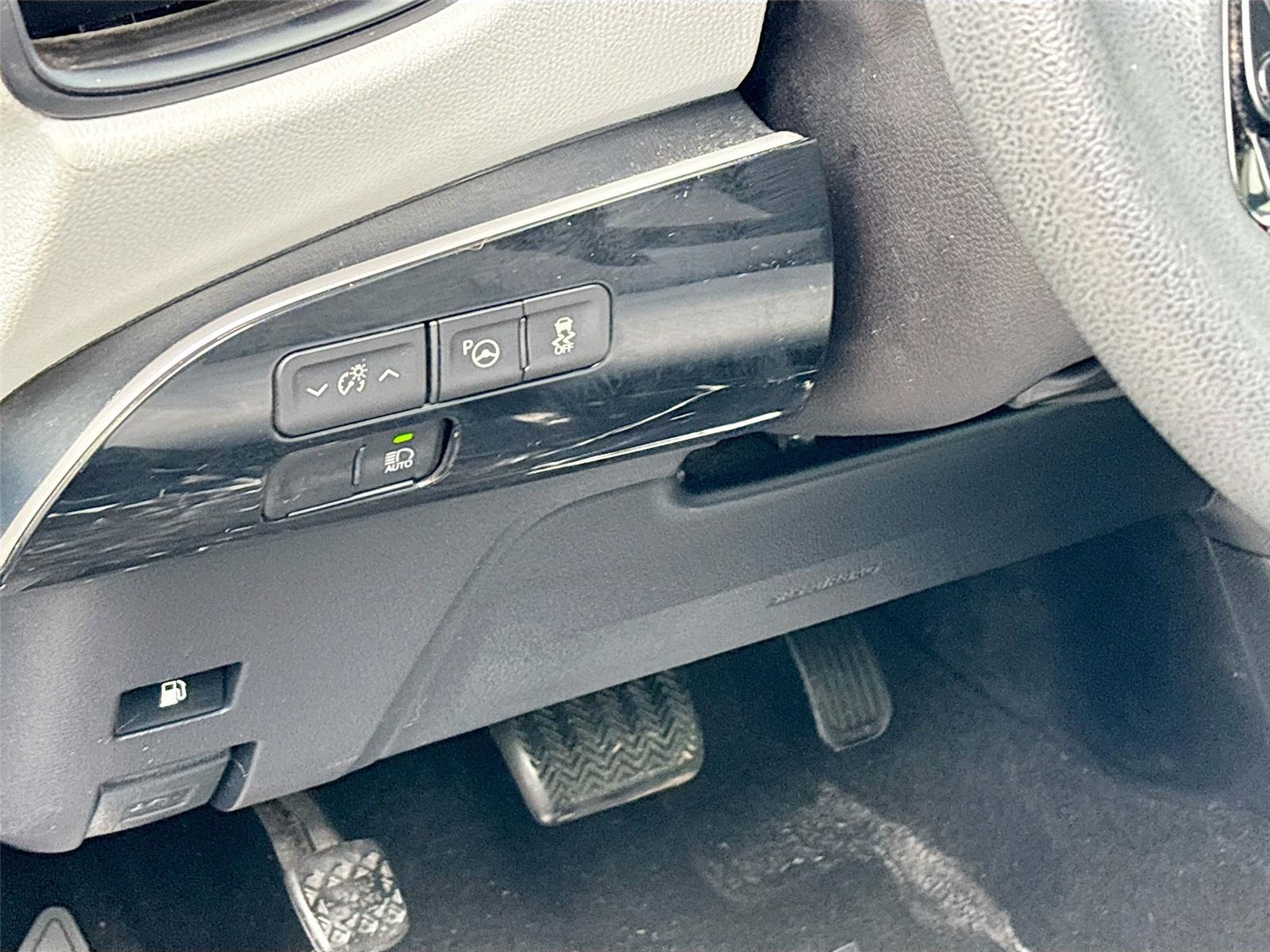 2019 Toyota Prius LE