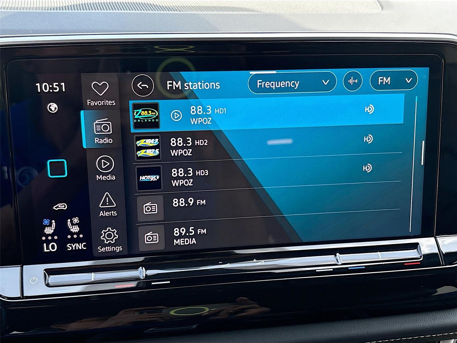 2025 Volkswagen Atlas Cross Sport 2.0T SE w/Technology